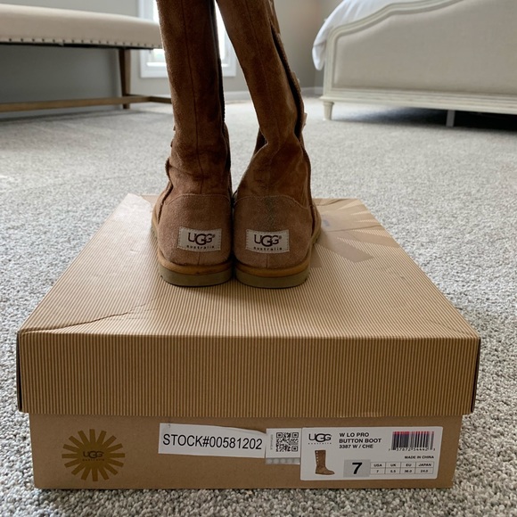 Ugg Button Boot Sz 7 - Picture 3 of 3